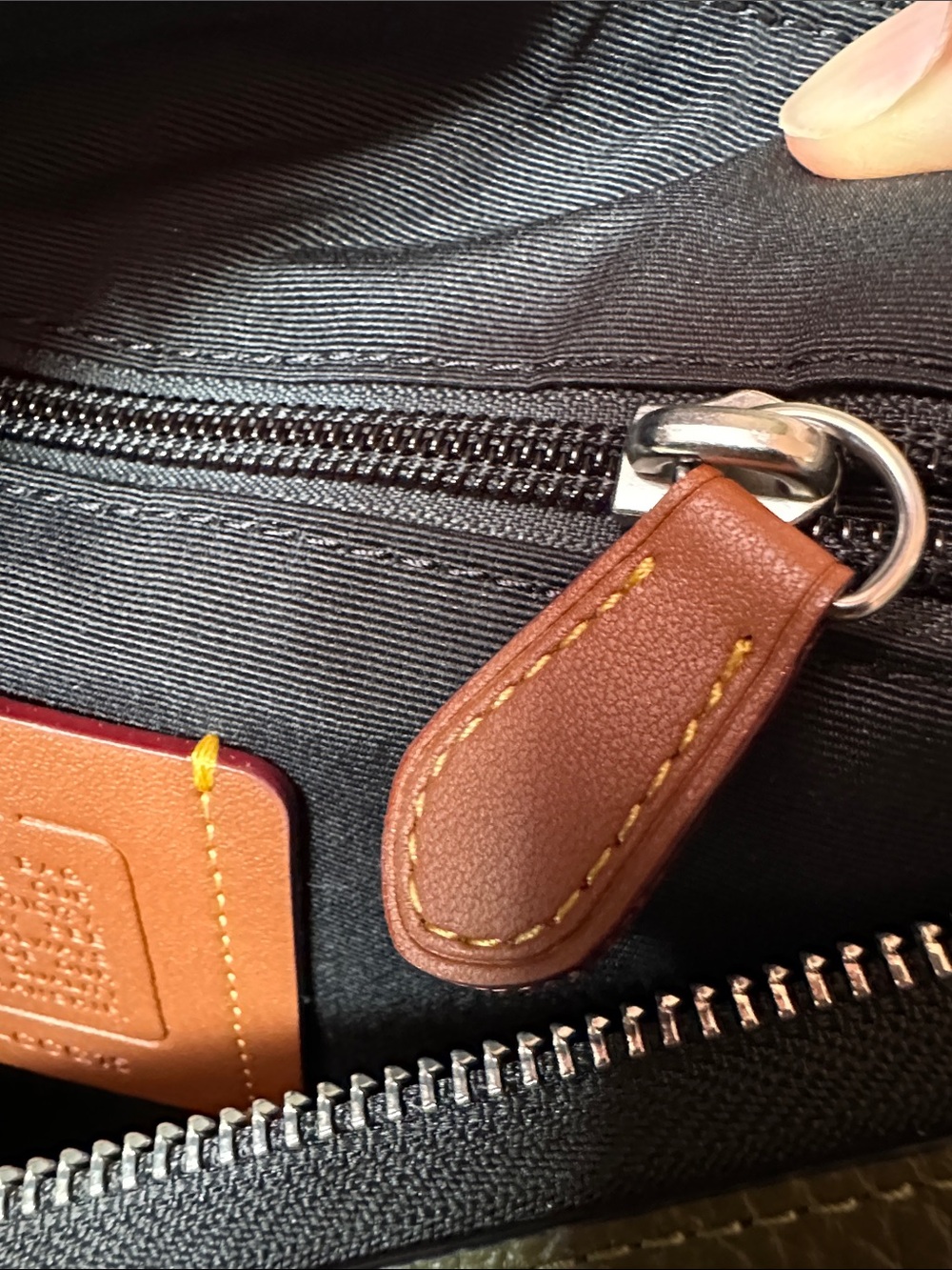 Coach Finn Olive Pebbled Leather Unisex Crossbody Bag with Pockets /FINAL PRICE - Picture 4 of 14